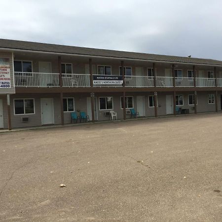 Kacee'S Northern Suites Fort Nelson Eksteriør bilde