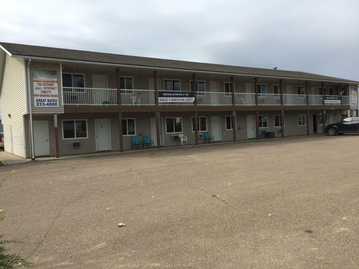 Kacee'S Northern Suites Fort Nelson Eksteriør bilde